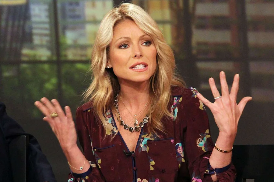 Kelly Ripa Weight and Height