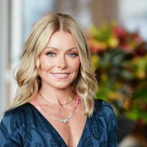 Kelly Ripa Weight and Height