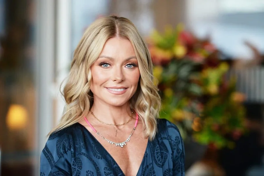 Kelly Ripa Weight and Height